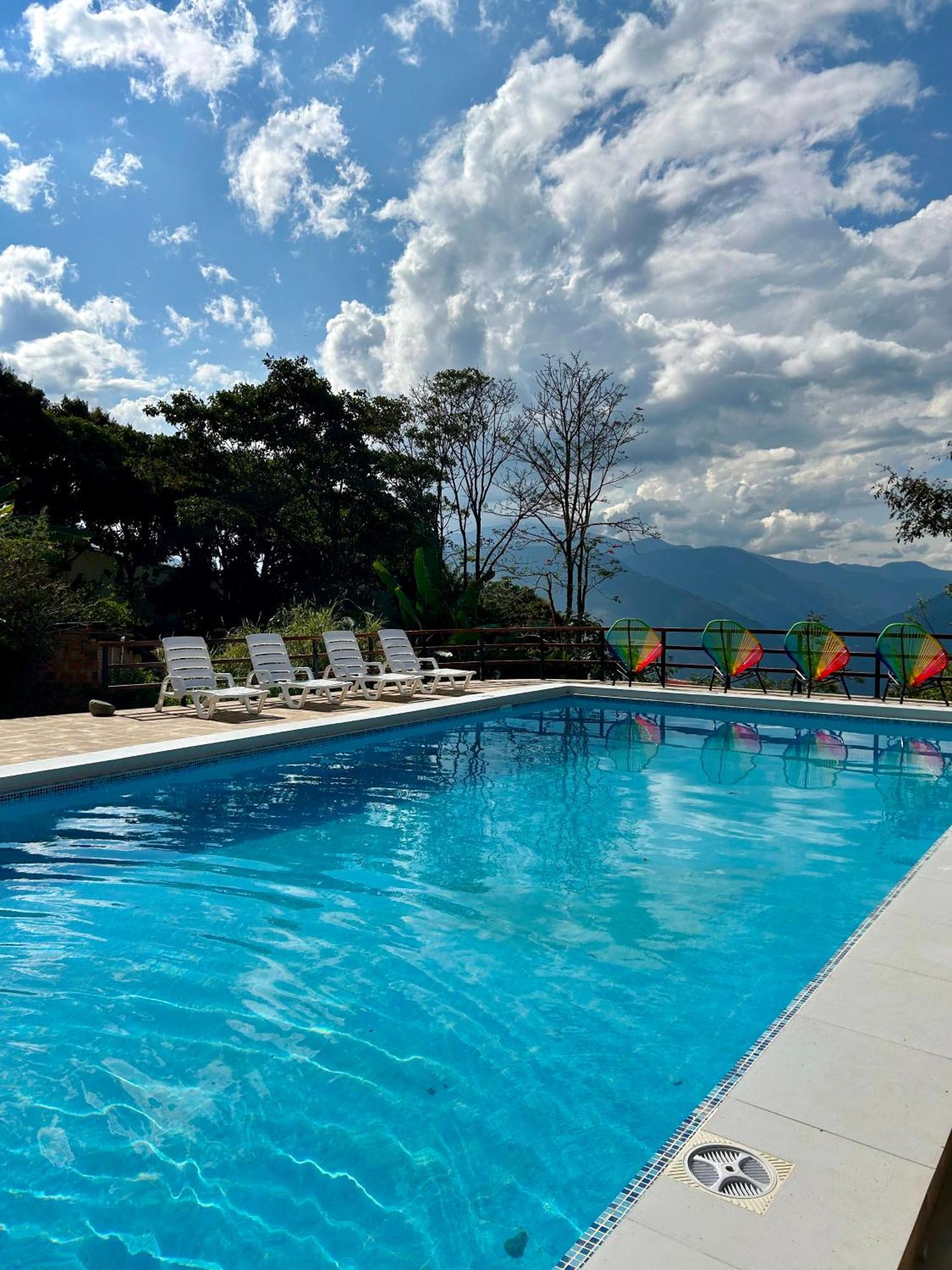 Villa Camila Hostel Coroico Bagian luar foto