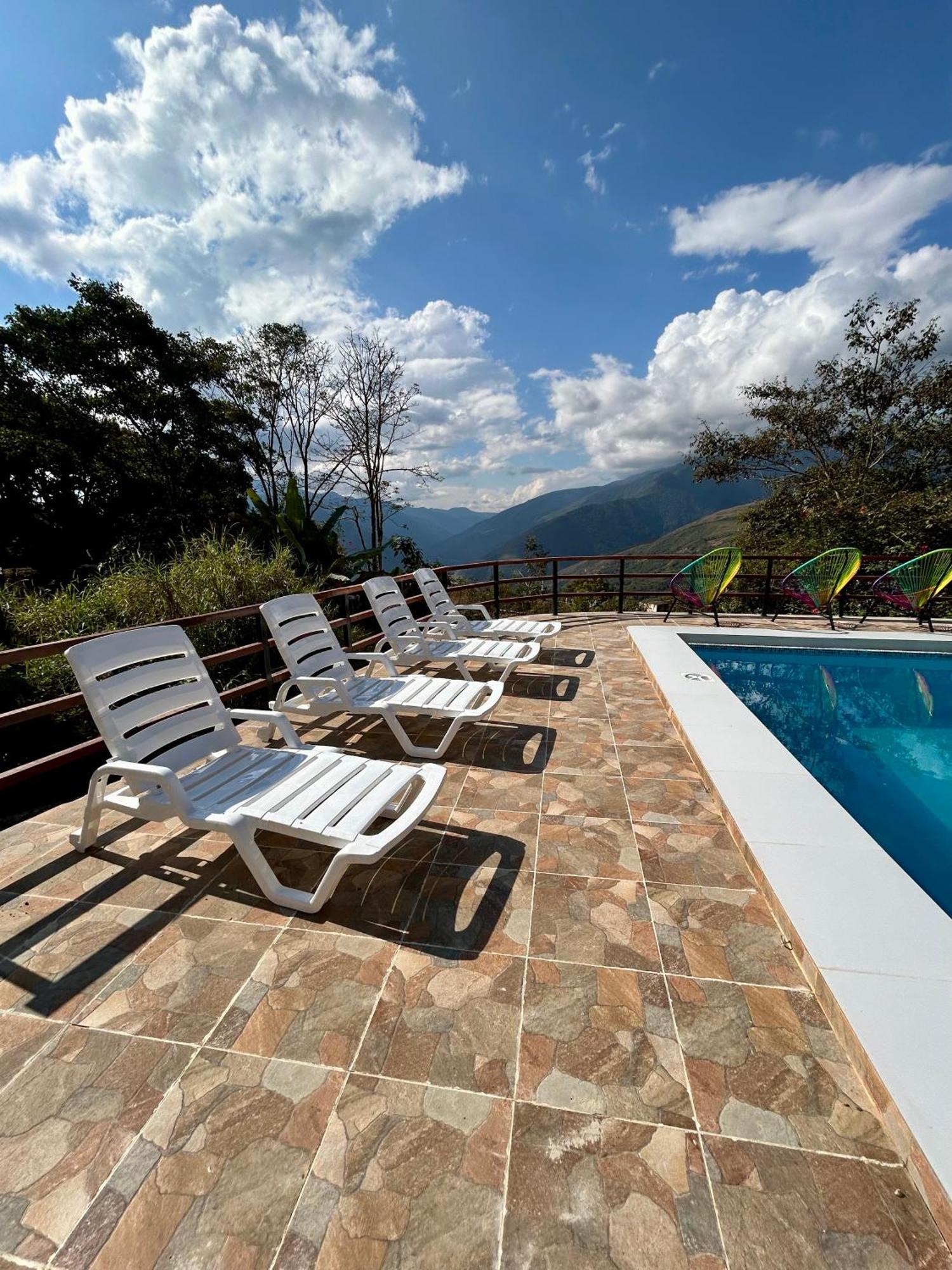 Villa Camila Hostel Coroico Bagian luar foto