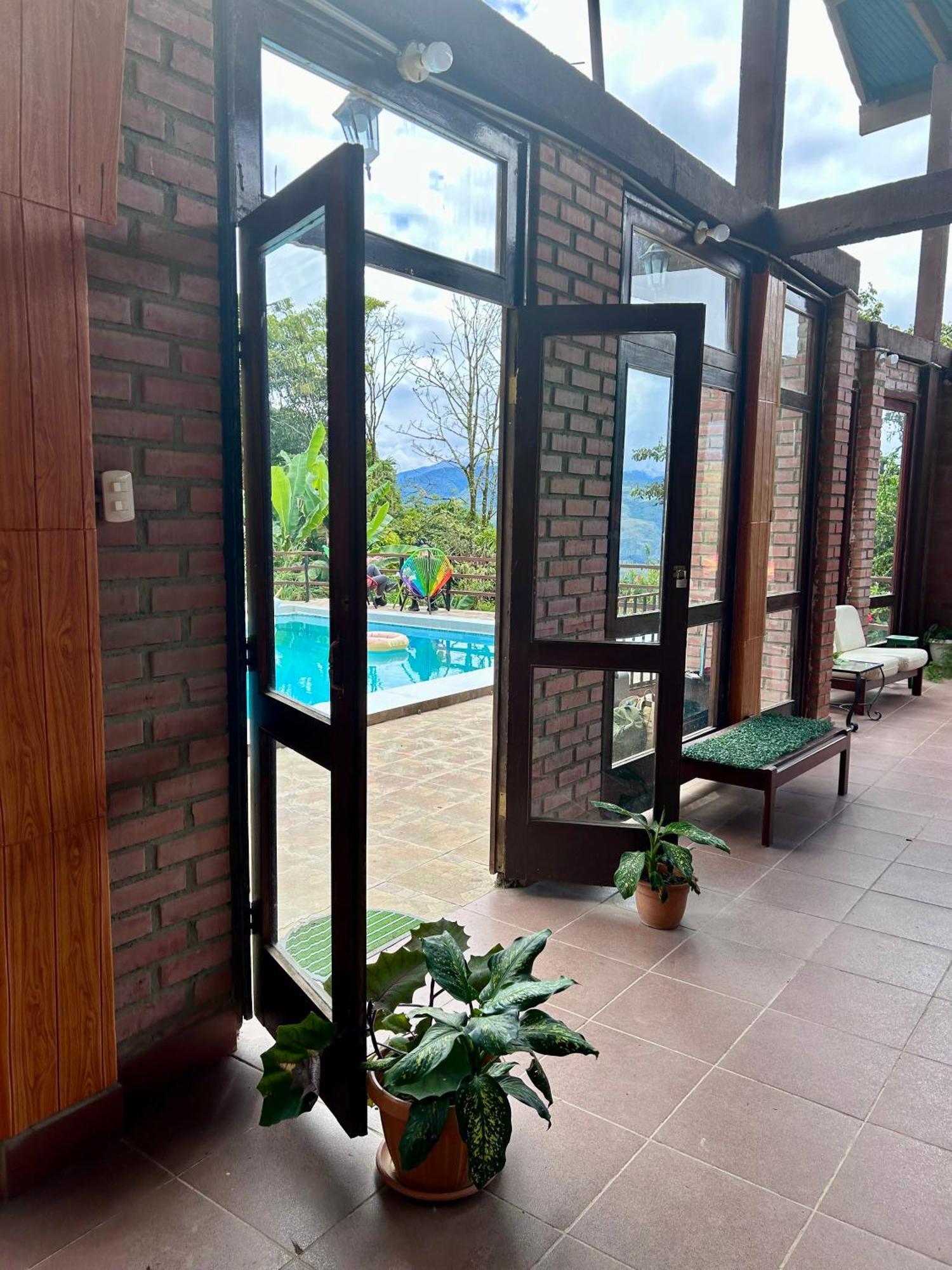 Villa Camila Hostel Coroico Bagian luar foto
