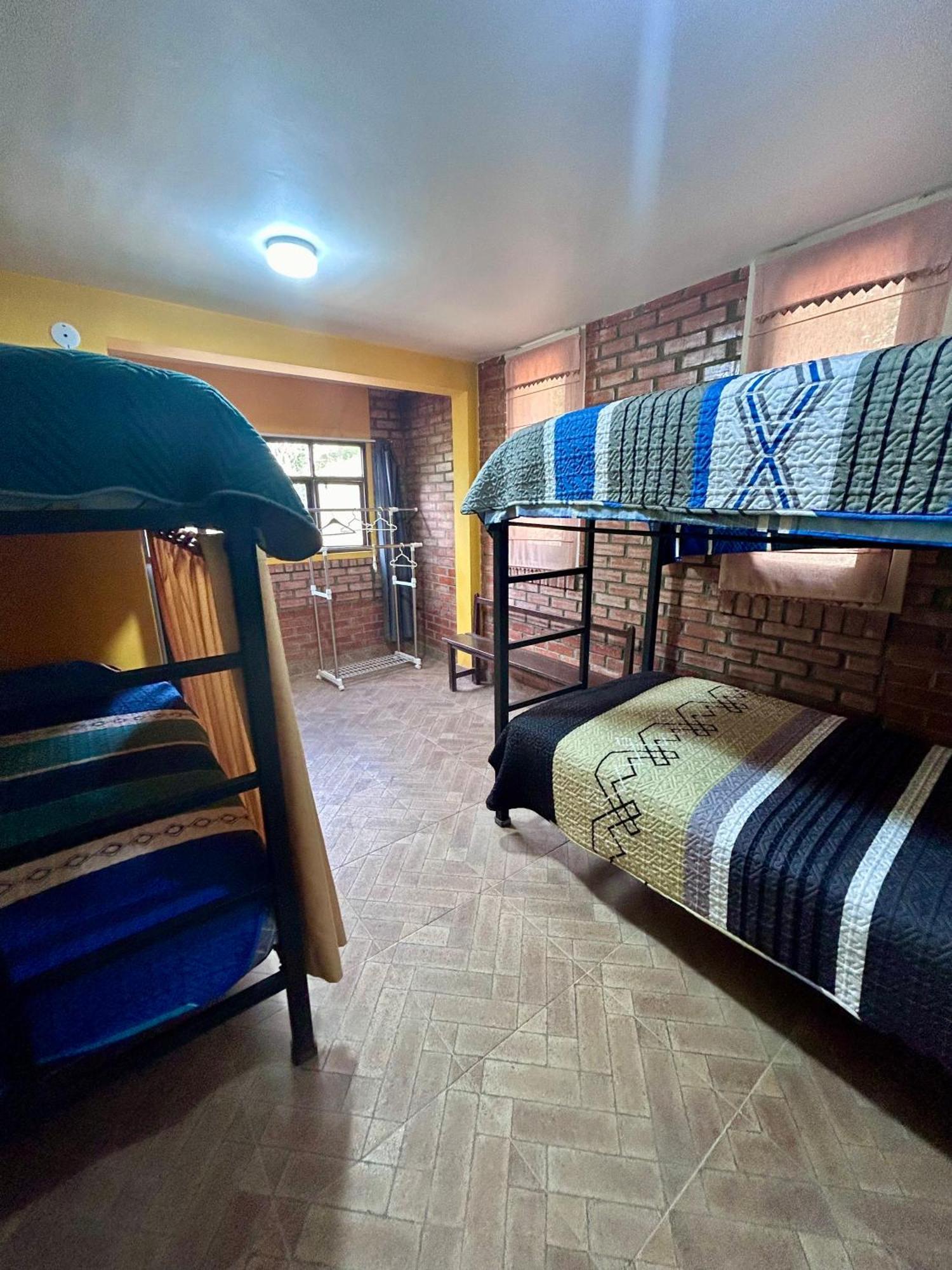 Villa Camila Hostel Coroico Ruang foto