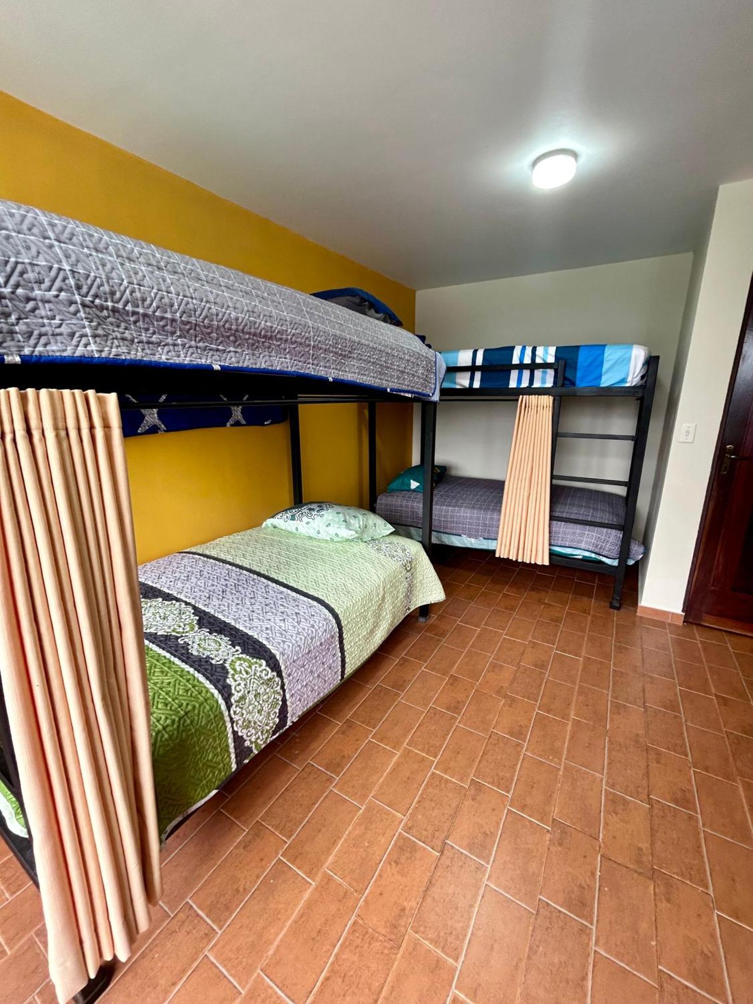 Villa Camila Hostel Coroico Bagian luar foto