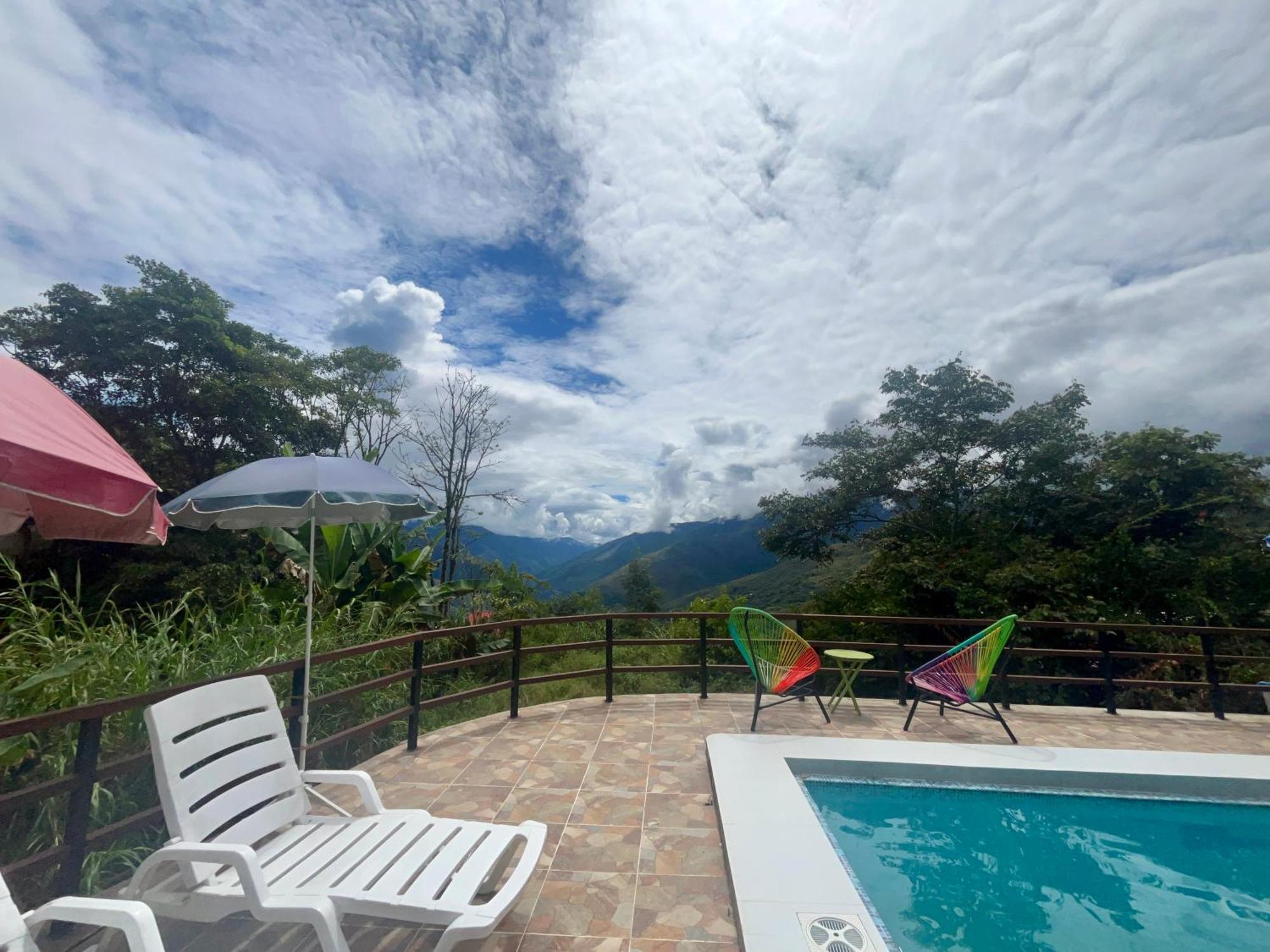 Villa Camila Hostel Coroico Bagian luar foto